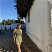 Soy una chica joven con mucha energía y dispuesta a dar clases de inglés hasta un nivel C1 a cualquier persona que lo necesite
